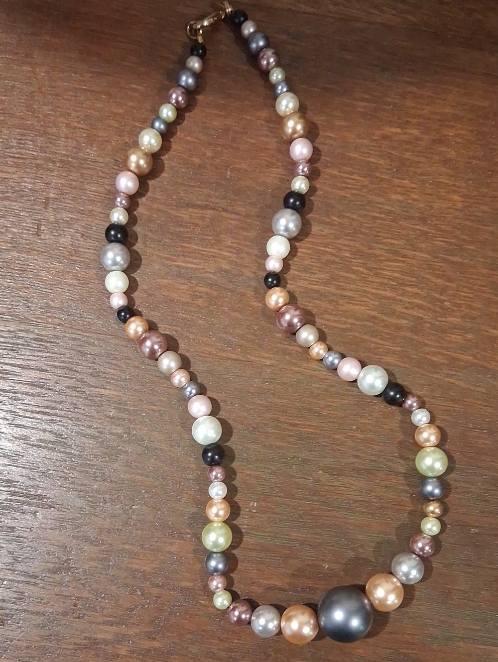 Multicolor Pearl Bead Necklace — Pastel and Metallic Tones